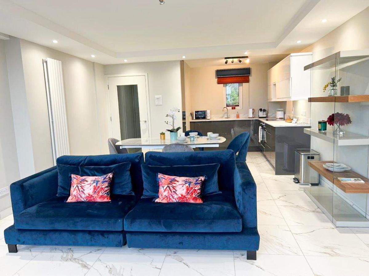 Modern Luxurious Apartment W/ Patio Balcony & View Jordanstown Экстерьер фото