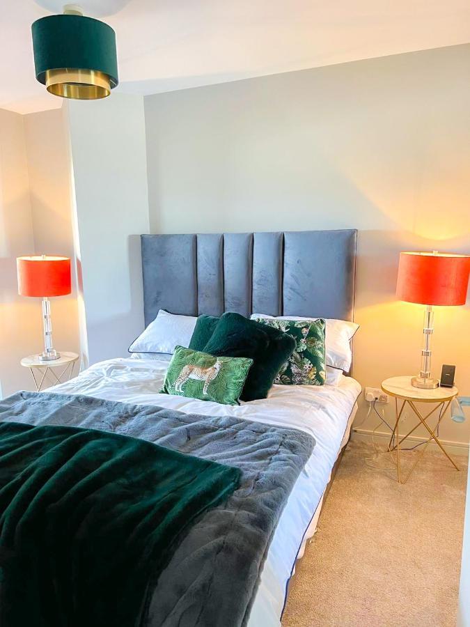 Modern Luxurious Apartment W/ Patio Balcony & View Jordanstown Экстерьер фото